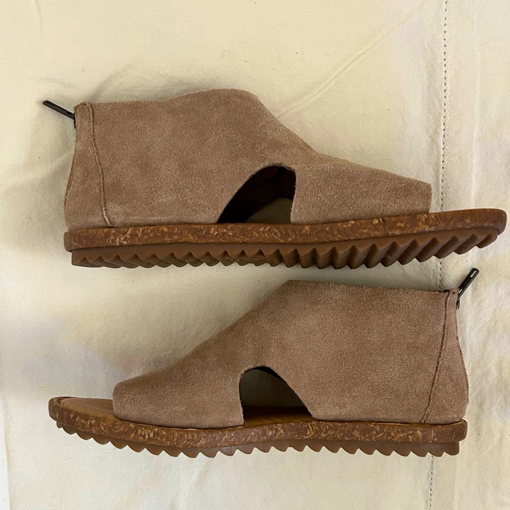 Born Maren back-zip suede sandals